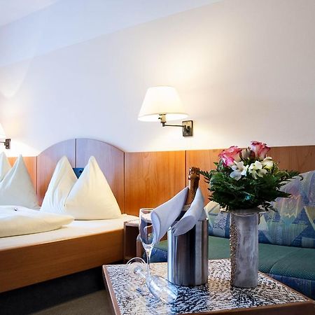 Hotel Edlingerwirt - Sauna & Golfsimulator Inklusive シュピッタール・アン・デア・ドラウ エクステリア 写真