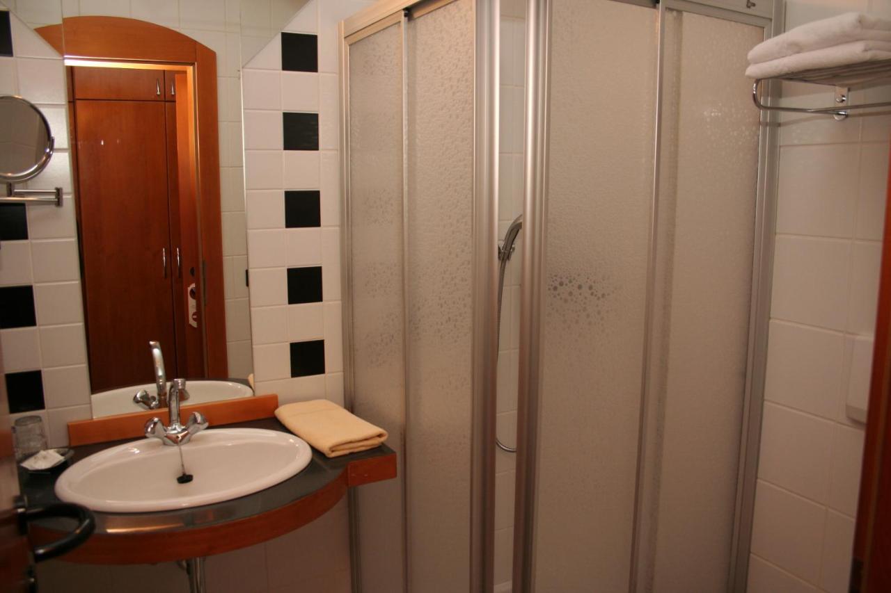 Hotel Edlingerwirt - Sauna & Golfsimulator Inklusive シュピッタール・アン・デア・ドラウ 部屋 写真