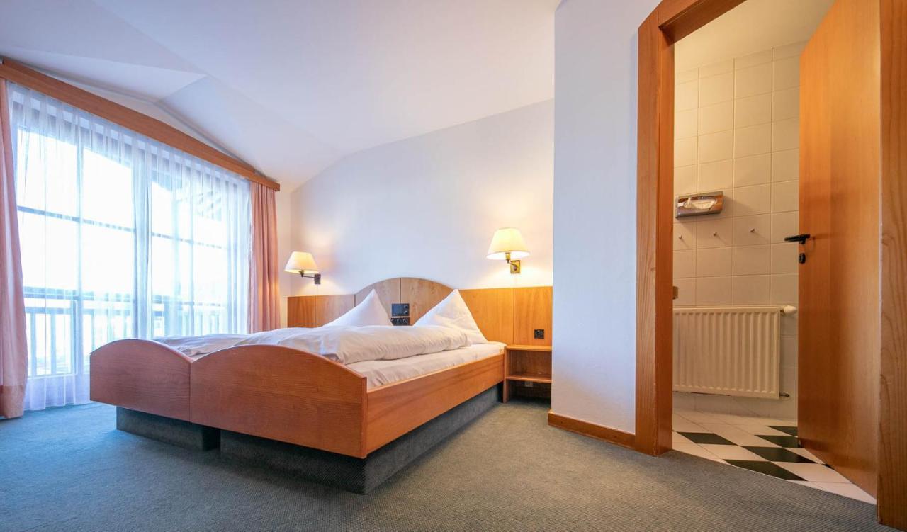 Hotel Edlingerwirt - Sauna & Golfsimulator Inklusive シュピッタール・アン・デア・ドラウ エクステリア 写真