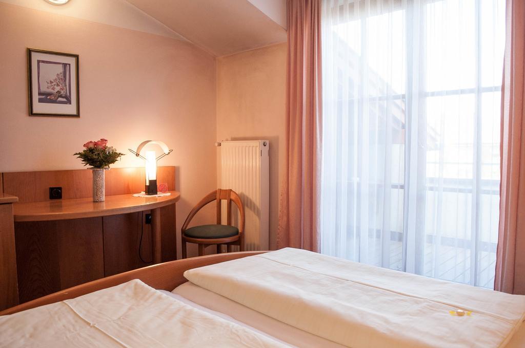 Hotel Edlingerwirt - Sauna & Golfsimulator Inklusive シュピッタール・アン・デア・ドラウ エクステリア 写真