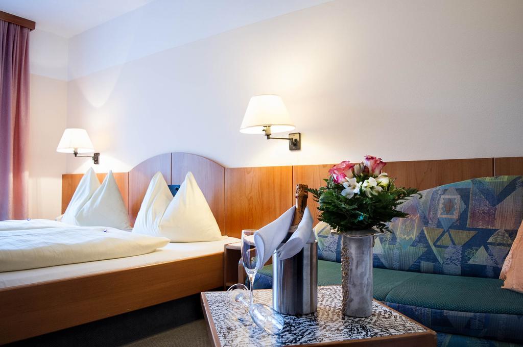 Hotel Edlingerwirt - Sauna & Golfsimulator Inklusive シュピッタール・アン・デア・ドラウ エクステリア 写真